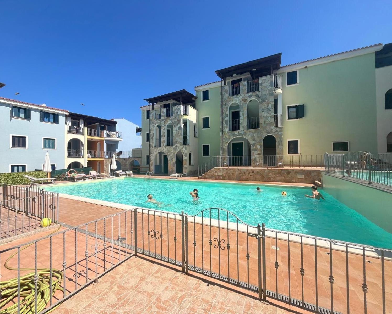 Appartamento Con Piscina Valledoria  Exterior photo